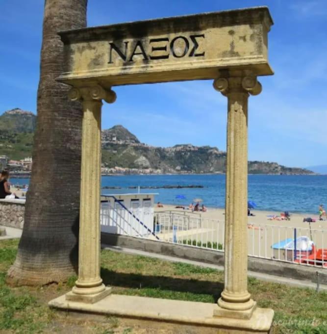 Casa Vacanza Giardini Naxos Taormina Miranaxos Bagian luar foto