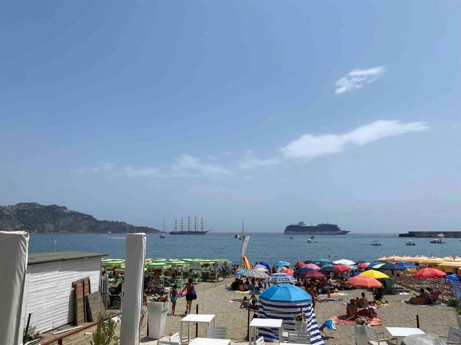 Casa Vacanza Giardini Naxos Taormina Miranaxos Bagian luar foto