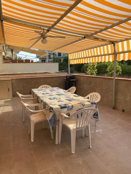 Casa Vacanza Giardini Naxos Taormina Miranaxos Bagian luar foto