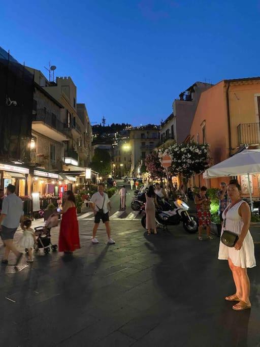 Casa Vacanza Giardini Naxos Taormina Miranaxos Bagian luar foto