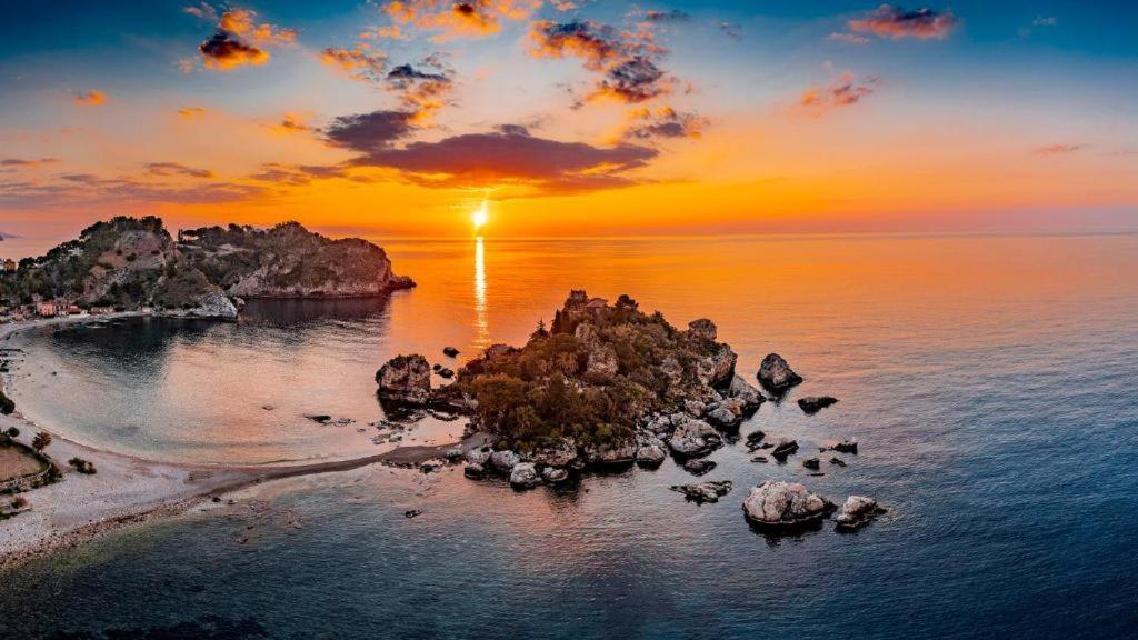 Casa Vacanza Giardini Naxos Taormina Miranaxos Bagian luar foto